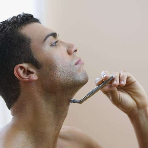 za-profile-man-shaving